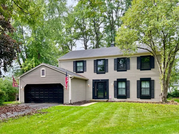 1 Melrose Ct, Fox River Grove, IL 60021