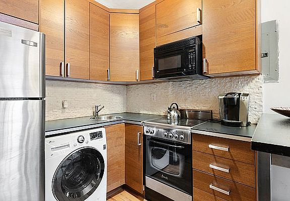 2nd image of 240 Mulberry St #16A