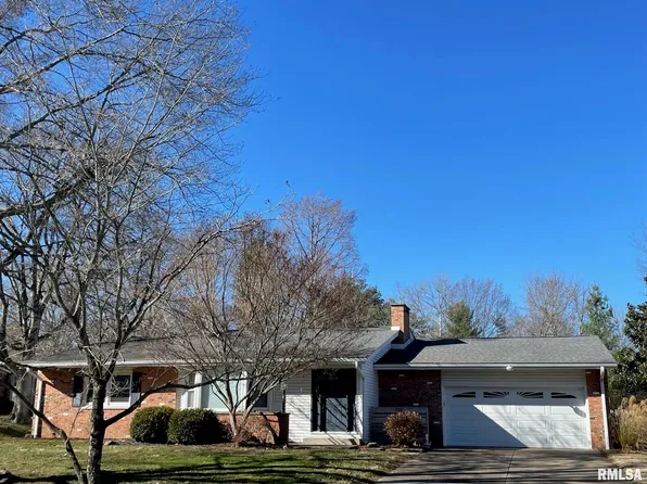 102 S Parrish Ln, Carbondale, IL 62901