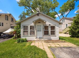 43242 N Lakeside Dr, Antioch, IL 60002