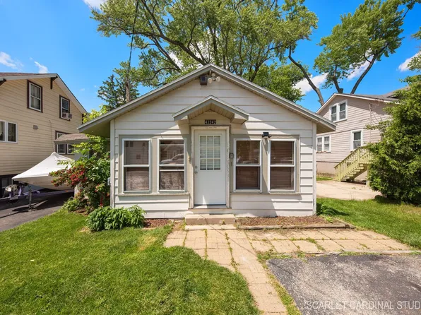 43242 N Lakeside Dr, Antioch, IL 60002