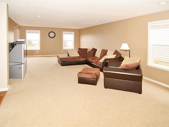 4th image of 15524 Old Pond Cir