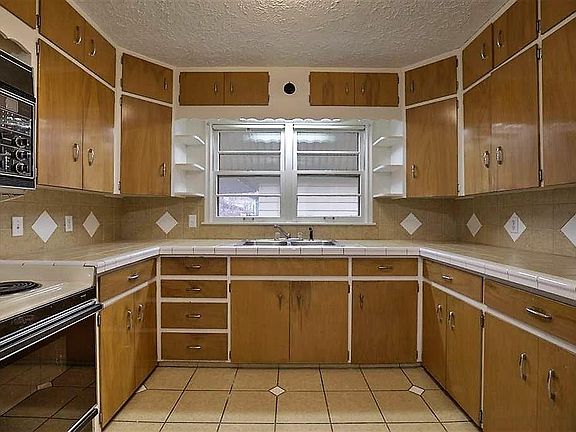 4th image of 5015 Marinda St