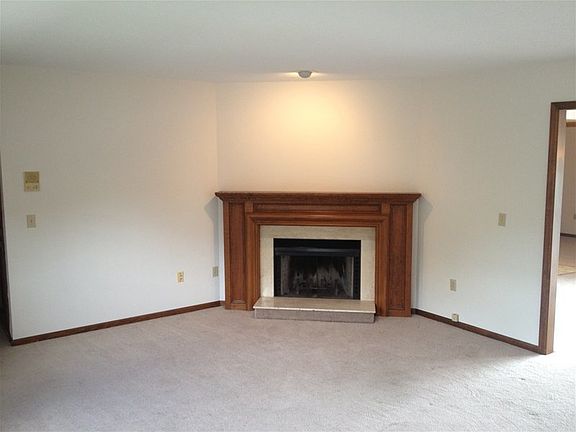 3rd image of 6718-6724 Worth Ave #6722