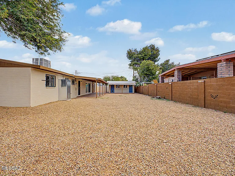 2625 W Oregon St — Photo 28