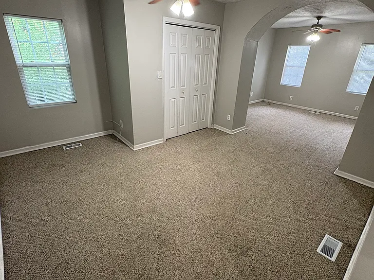 1240 Hampton Ave — Photo 12