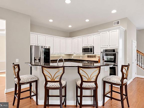 3rd image of 43317 Cedar Pond Pl