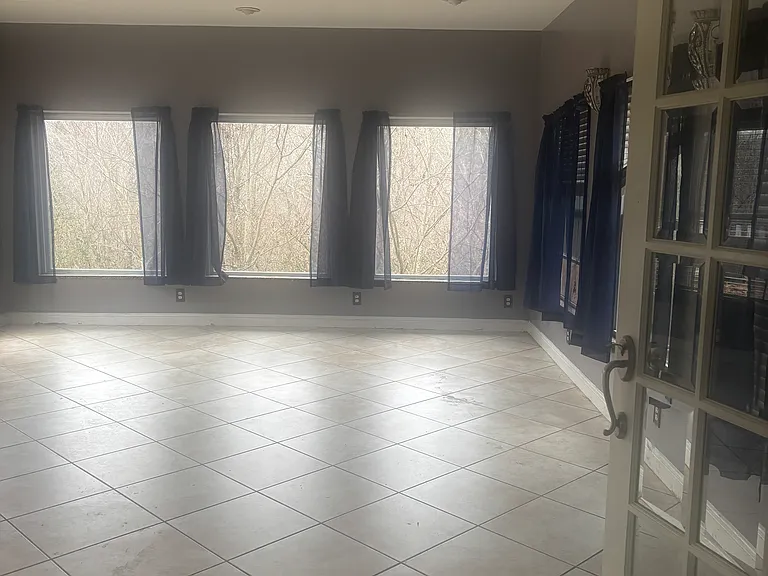 4700 Rolling Green Dr — Photo 4