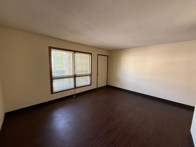 Grand Terrace Apartments — Photo 12
