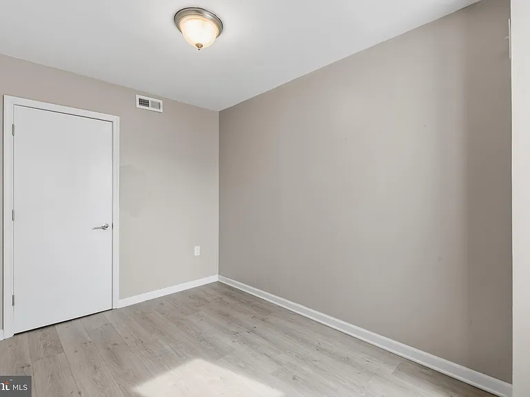 2340 S Hutchinson St — Photo 23
