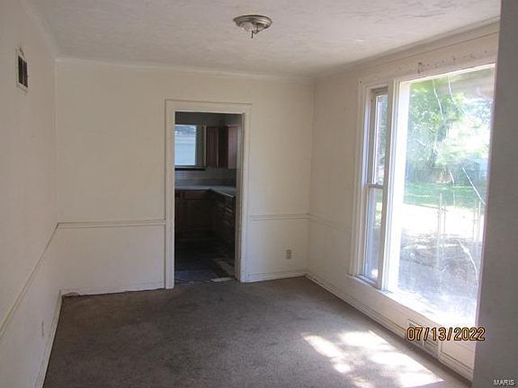 3rd image of 7009 Woodrow Ave
