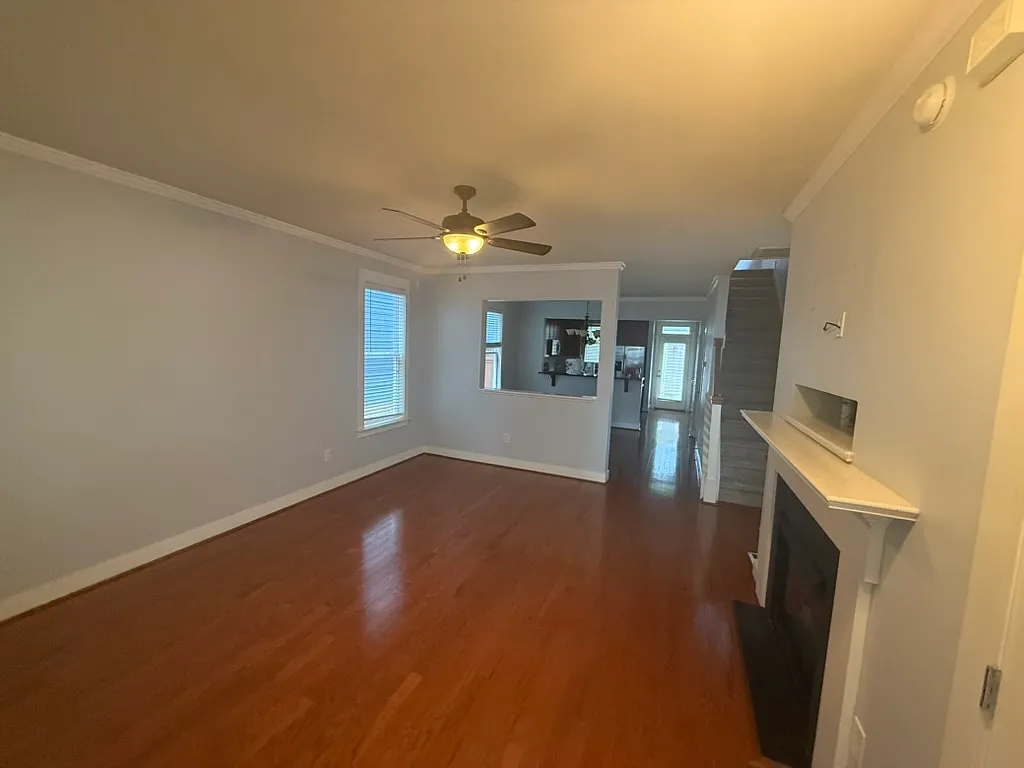 3 bed, 2.5 bath, 1807 sqft, $2,199 — Photo 2