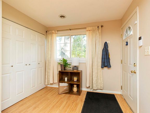4th image of 19204 Helen Ave