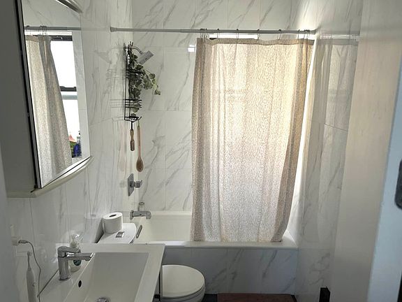 5th image of 633 E 16th St #42