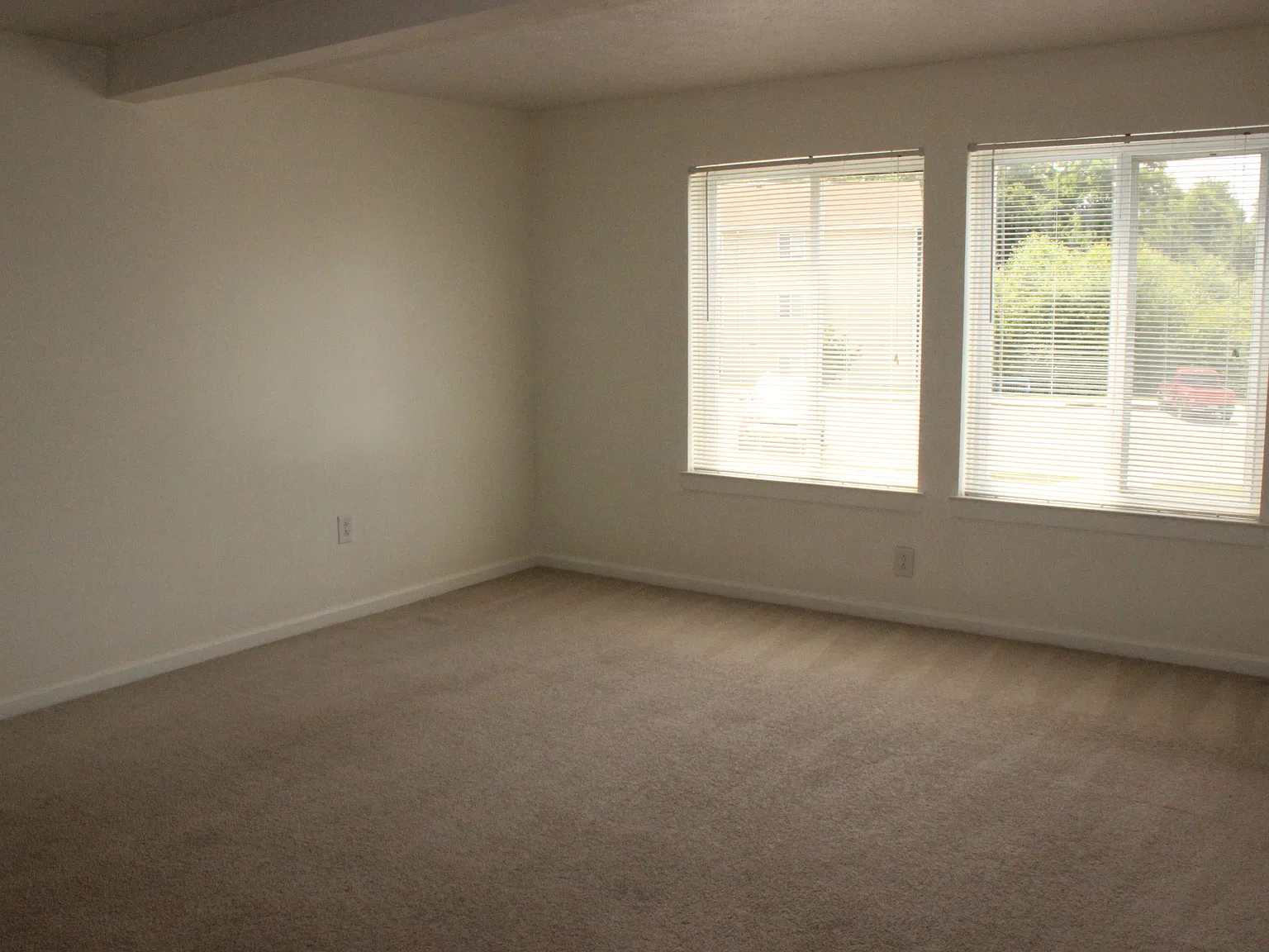 1701 Liberty Ln — Photo 3