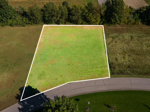 29272 Saddlebred Ln, Dowagiac, MI 49047