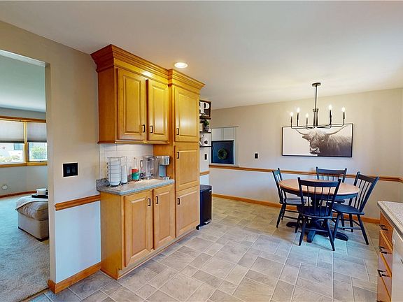 5th image of 37 Norman Dr