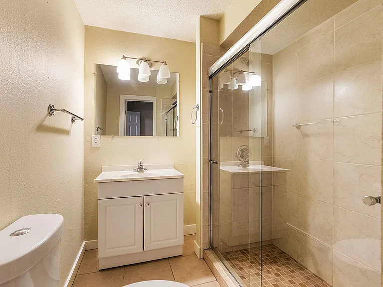 Private bathroom dedicated to primary bedroom