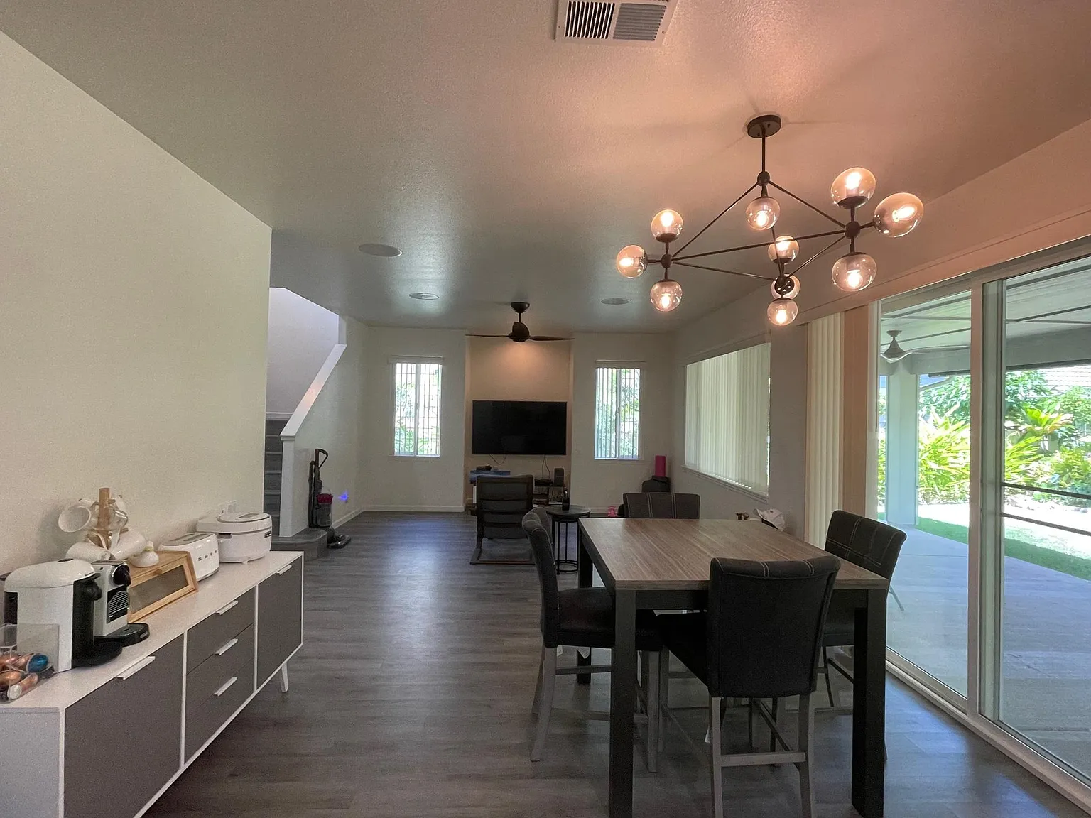 3 bed, 2.5 bath, 1705 sqft, $4,300 — Photo 3