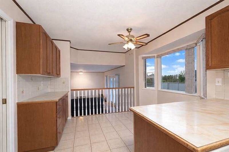 Surrey House for rent - 3 Bedrooms — photo 5