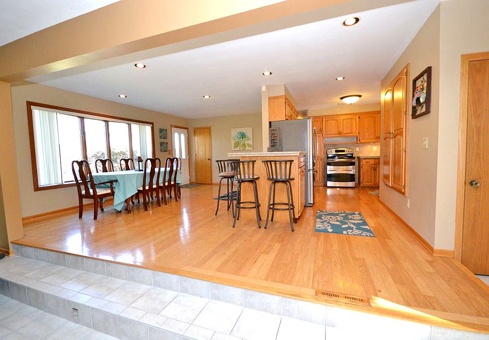 1st image of 1827 Onacrest Court North