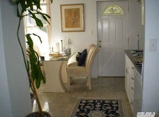 116 Steamboat Rd #F, Great Neck, NY 11024