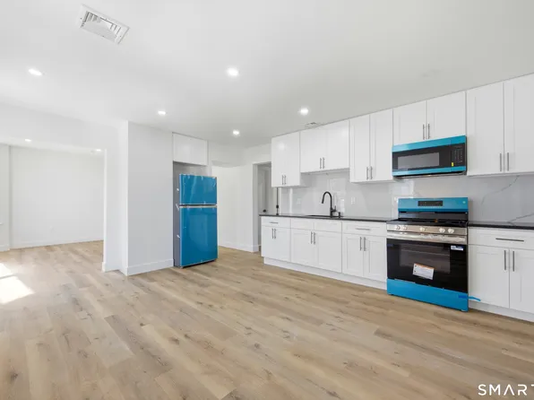 145 Crystal Ave #3, New London, CT 06320