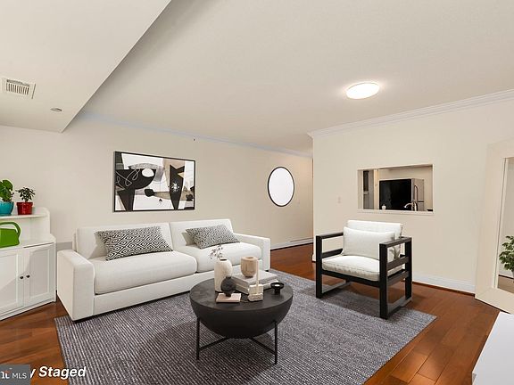 5th image of 1805 Crystal Dr APT 414S