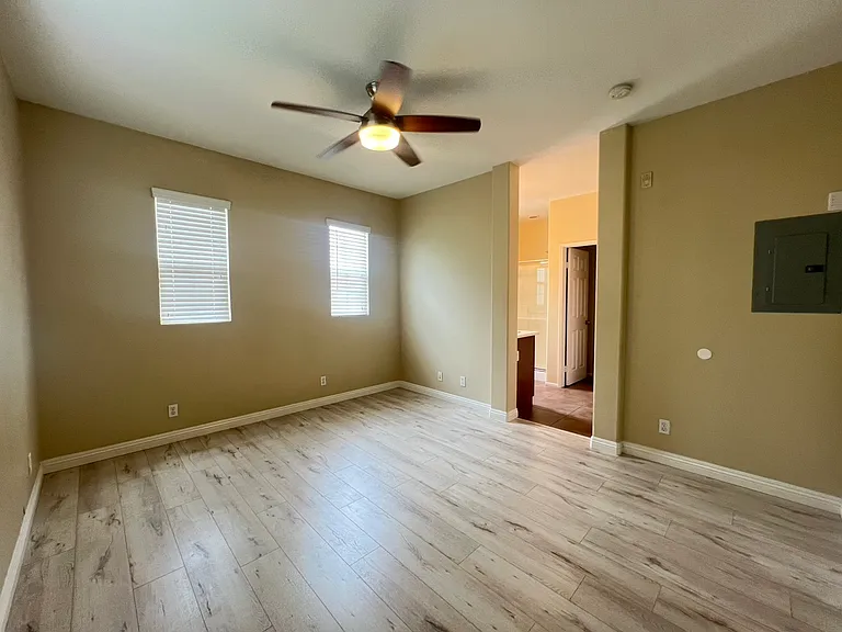 15907 Fountain Ln — Photo 21