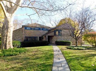 938 Three Mile Dr, Grosse Pointe Park, MI 48230