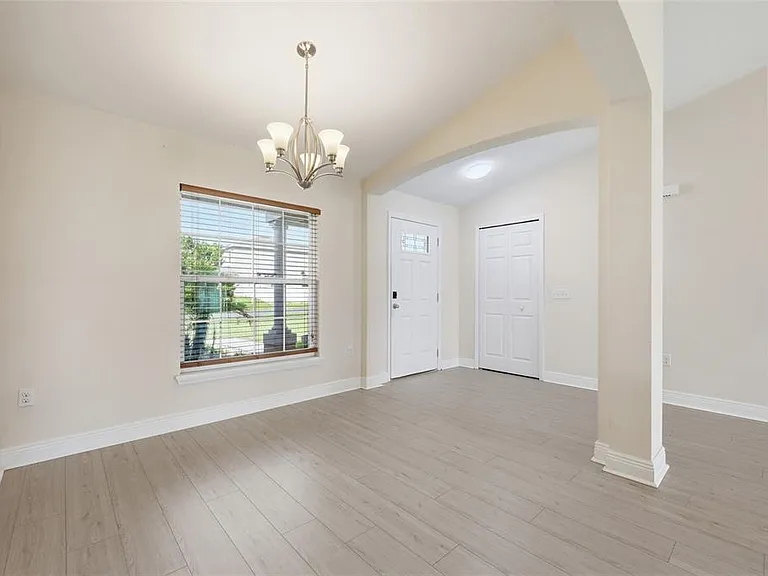 115 Maple Dr — Photo 6