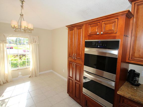 5th image of 2698 Bradfordt Dr