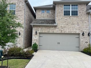 552 Hutchinson Ln, Lewisville, TX 75077