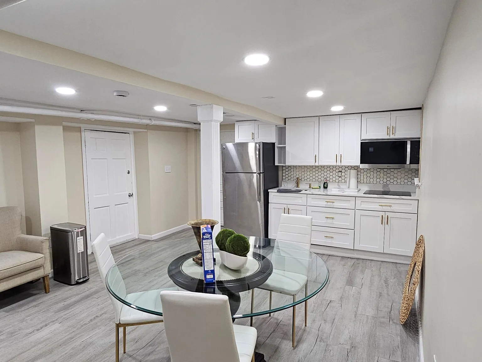 3 bed, 3.0 bath, 7650 sqft, $1,629 — Photo 3