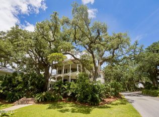 200 Washington Ave, Ocean Springs, MS 39564