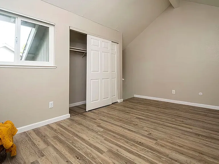 Americana Apartments — Photo 11