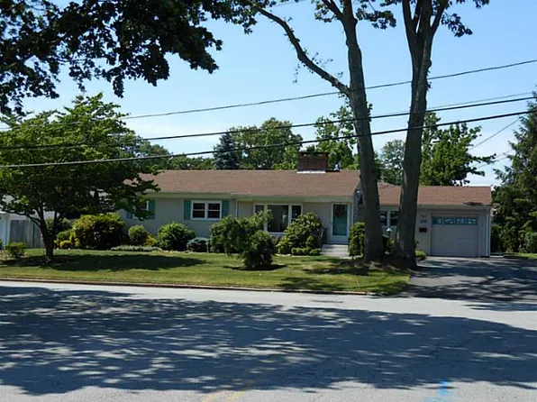 139 Belvedere Dr, Cranston, RI 02920