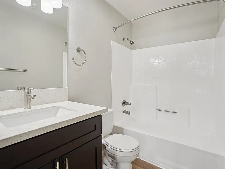 Chadron Apts — Photo 39