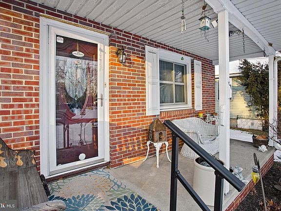 4th image of 156 Tettemer Ave