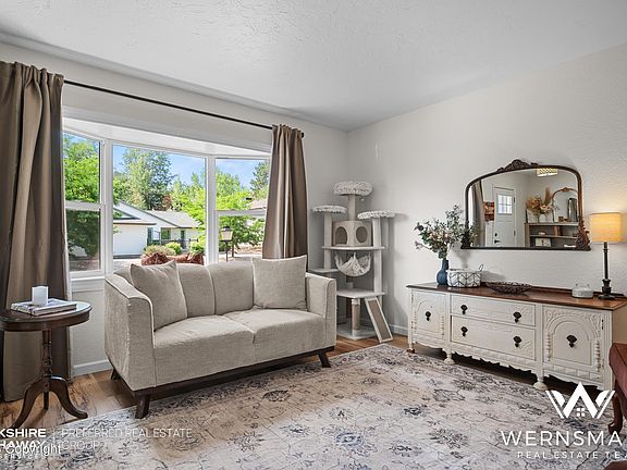 5th image of 1100 Almon Cir