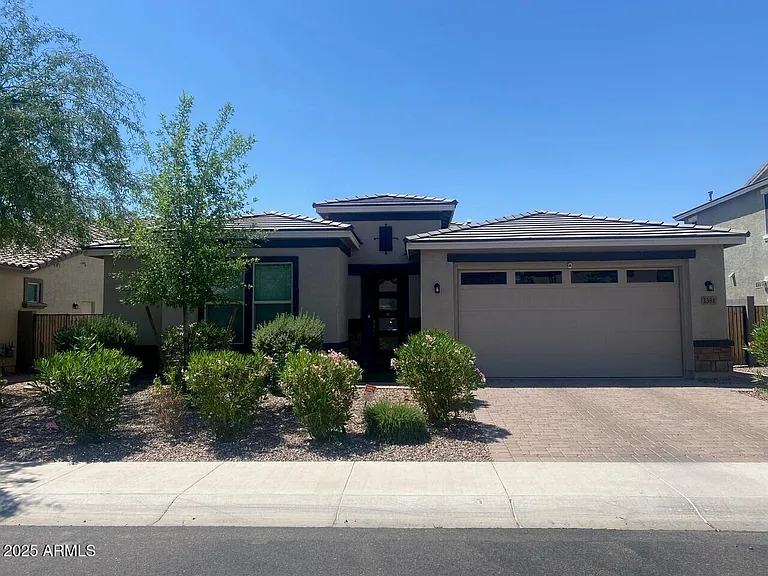 1381 E Scorpio Pl — Photo 2