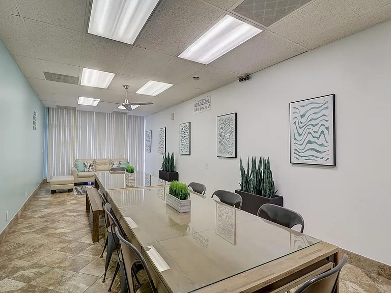 Plaza Apartments — Photo 16