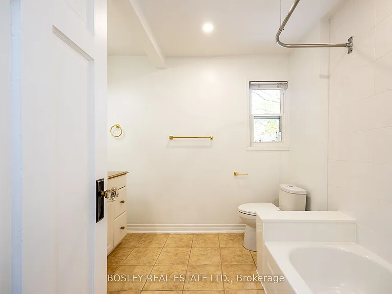 88 Manor Rd E — Photo 29