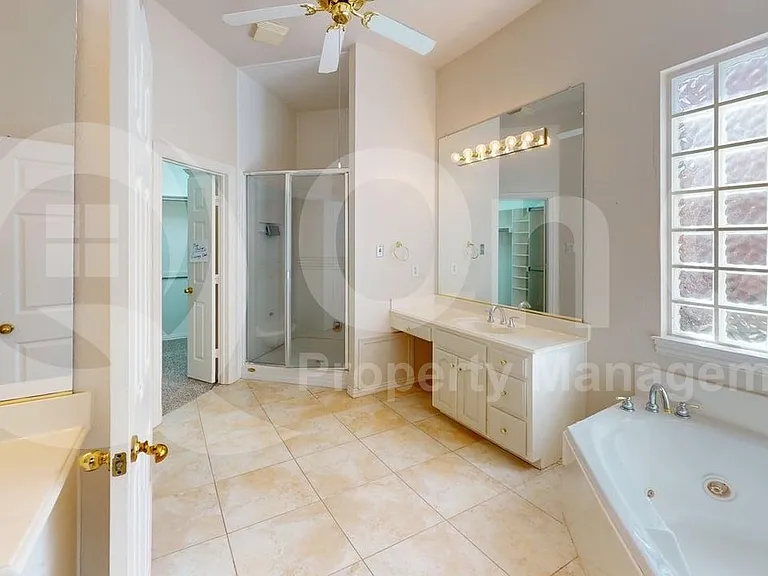 4513 Saint James Dr — Photo 14