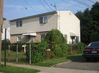 23 Lexington Ave, Westbury, NY 11590