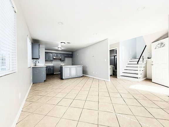 5th image of 205 E 57th St
