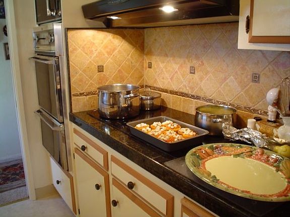 Built in range/granite countertops, dual oven