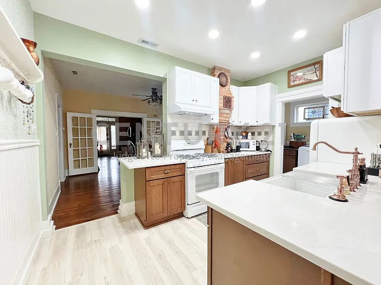 828 W 8th St — Photo 9