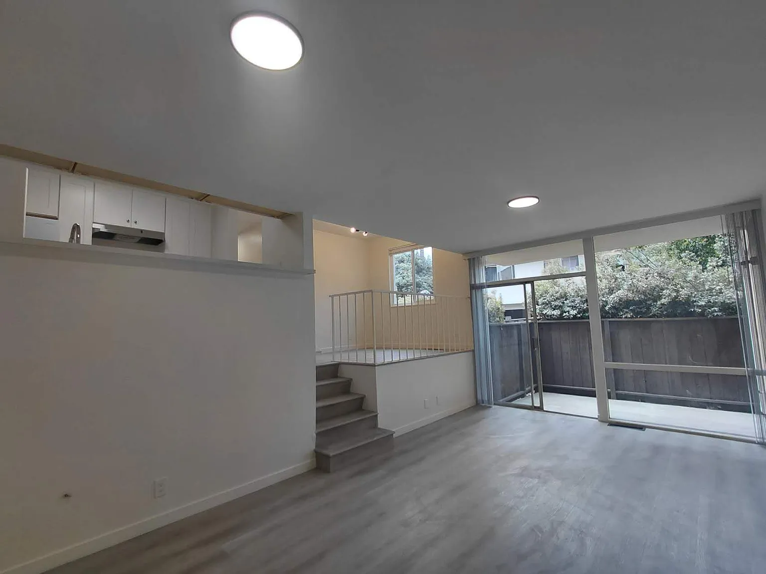 2 bed, 1060 sqft, $3,950 — Photo 2