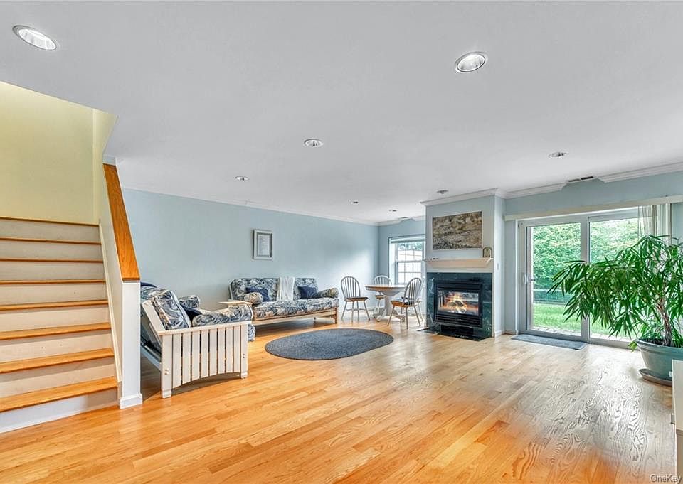 1st image of 107 Crystal Hill Dr